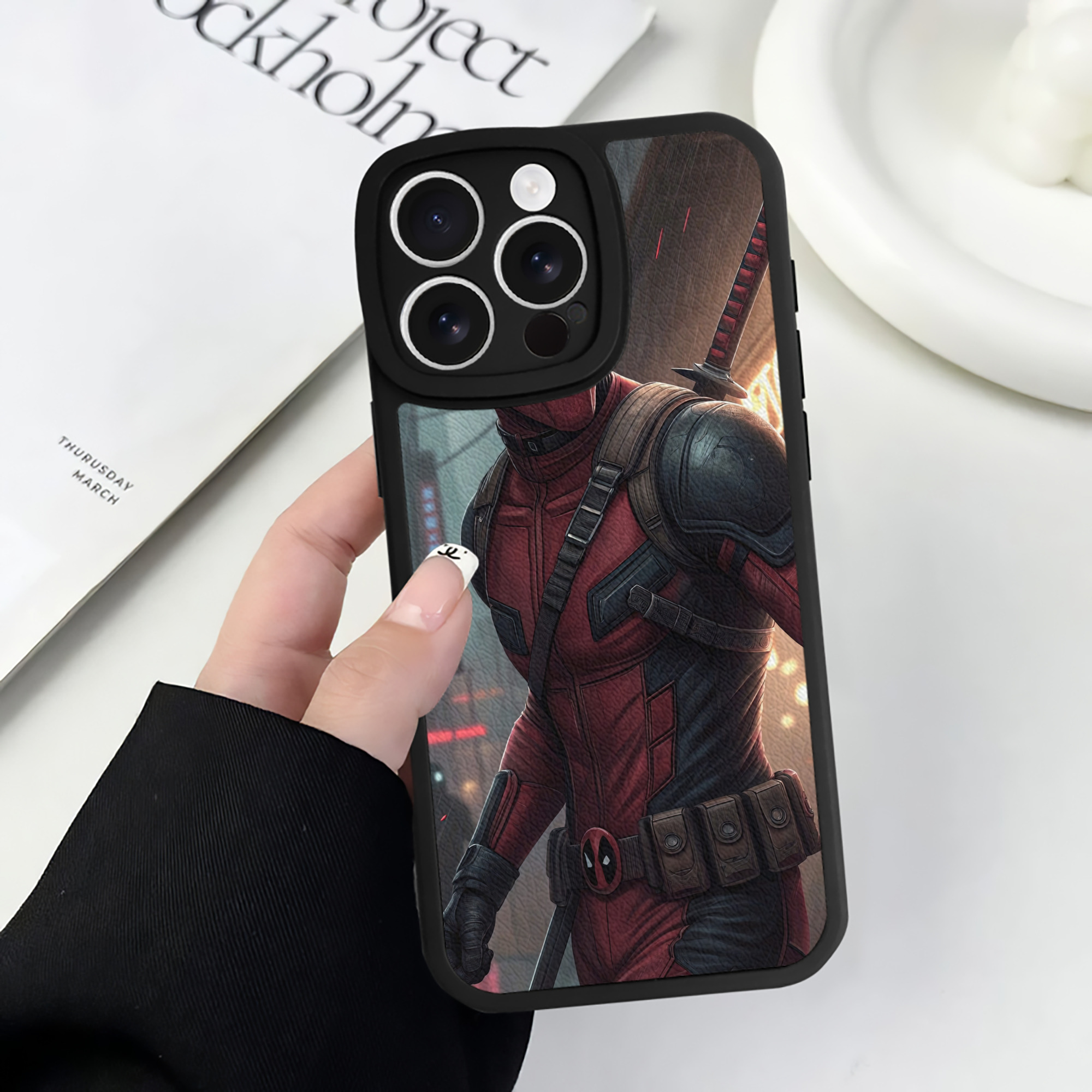 （画像用） Deadpool デッドプール 【iPhone 16シリーズ対応】シリコンスマホケース（レザー調） 材質：シリコン
